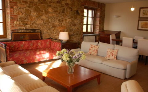 Casale Gioiello: Meubles, Design Intérieur, Sol, Sol, Plafond, Pièce, Table, Canapé, Salon, Chaise