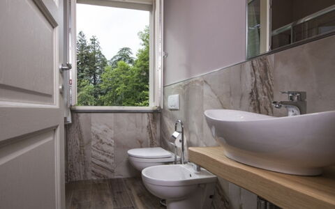 Villa Sara: Salle De Bains, Luminaire Plomberie, Lavabo, Sol, Évier, Design Intérieur, Sol, Robinet, Plomberie, Domicile