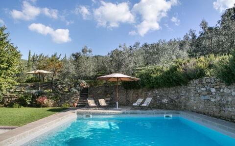 Villa Bel Monte: Piscine, Bleu, Recours, Mobilier De Jardin, Eco Hôtel, Jardin, Aménagement Paysager, Ombre, Caractéristique De L'Eau, Arrière-Cour