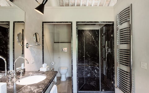 Villa Piuma: Design Intérieur, Sol, Sol, Luminaire Plomberie, Plafond, Salle De Bains, Plomberie, Appartement