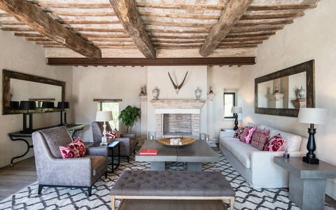 Villa Piuma: Meubles, Sol, Design Intérieur, Canapé, Sol, Salon, Bois, Table, Plafond, Domicile