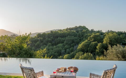 Villa Ugo: Paysage Naturel, Colline, Station De Montagne, Chaîne De Montagnes, Mobilier De Jardin, Jardin, Chaise, Eco Hôtel, Vallée, Aménagement Paysager