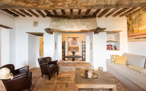 Villa Ugo: Mur, Meubles, Bois, Design Intérieur, Sol, Plafond, Sol, Domicile, Pièce, Salon