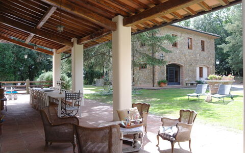 Villa Antonella: Bois, Meubles, Ombre, Jardin, Porche, Biens, Colonne, Hacienda, Structure En Plein Air, Arrière-Cour