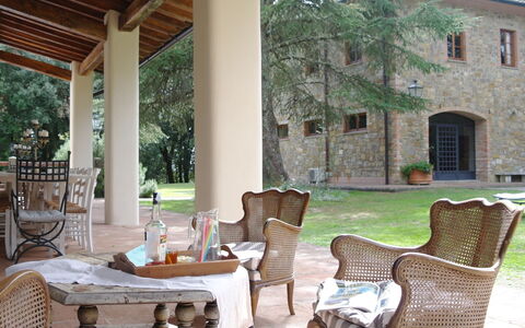 Villa Antonella: Meubles, Bois, Chaise, Mobilier De Jardin, Table, Ombre, Jardin, Tableau De Plein Air, Patio, Structure En Plein Air