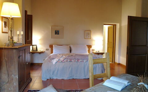 Villa Antonella: Meubles, Design Intérieur, Sol, Bois, Sol, Lit, Chambre, Pièce, Éclairage, Table