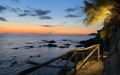 Vistamare: Bleu, L'Eau, Plan D'Eau, Horizon, Roche, Crépuscule, Côte, Cotiers Et Relief Océaniques, Mer, Le Coucher Du Soleil