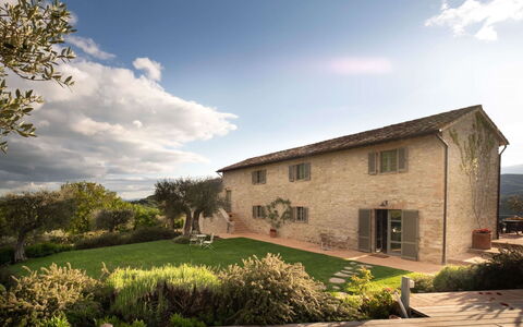 Villa Collinette: Herbe, Mur, Arbuste, Architecture, Lot Terre, Paysage, Zone Rurale, Chalet, Maison