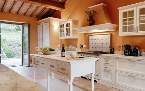 Villa Collinette: Meubles, Design Intérieur, Cuisine, Cabinetry, Sol, Comptoir, Bois, Sol, Plafond, Domicile