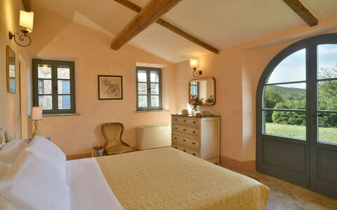 Villa Ginevra: Mur, Chambre, Meubles, Lit, Domicile, Design Intérieur, Cadre De Lit, Maison, Literie, Drap De Lit