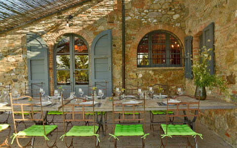 Villa Ginevra: Meubles, Chaise, Mur, Table, Table Cuisine Et Salle A Manger, Bois, Design Intérieur, Mobilier De Jardin, Salle À Manger, Tableau De Plein Air