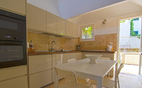 Terrazza Dell'Elba: Cuisine, Design Intérieur, Comptoir, Sol, Principaux Appliance, Bois, Appareil De Cuisine, Meubles, Sol, Cabinetry