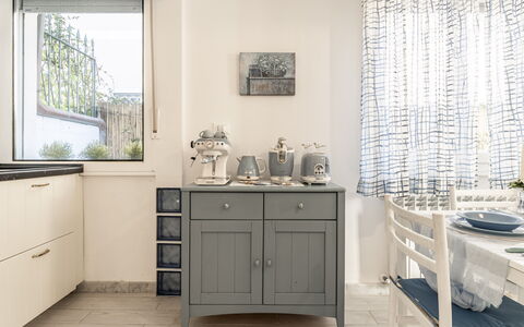 Casa Liliana Ac, Wifi, Forte Dei Marmi: Meubles, Cabinetry, Design Intérieur, Cuisine, Sol, Tiroir, Placard, Comptoir, Sol, Chaise