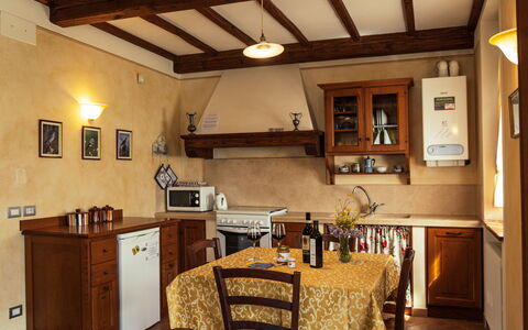 La Pergola: Meubles, Cuisine, Design Intérieur, Comptoir, Sol, Appareil De Cuisine, Cabinetry, Bois, Principaux Appliance, Plafond