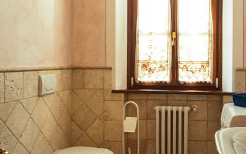 La Pergola: Sol, Mur, Luminaire Plomberie, Sol, Salle De Bains, Design Intérieur, Robinet, Évier, Plomberie, Lavabo