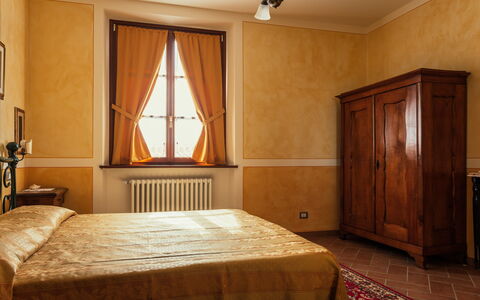 La Limonaia: Meubles, Mur, Chambre, Design Intérieur, Lit, Bois, Drap De Lit, Literie, Pièce, Sol