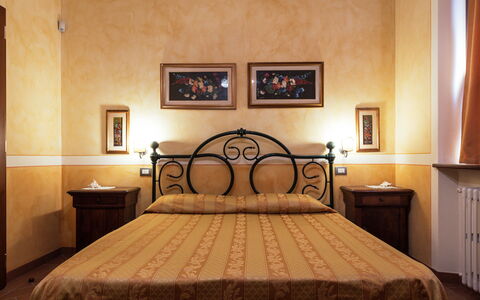 La Limonaia: Design Intérieur, Mur, Lit, Chambre, Sol, Drap De Lit, Sol, Literie, Plafond, Meubles