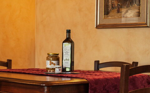 Il Roseto: Meubles, Design Intérieur, Sol, Table, Sol, Marron, Table Cuisine Et Salle A Manger, Chaise, Salle À Manger, Pièce