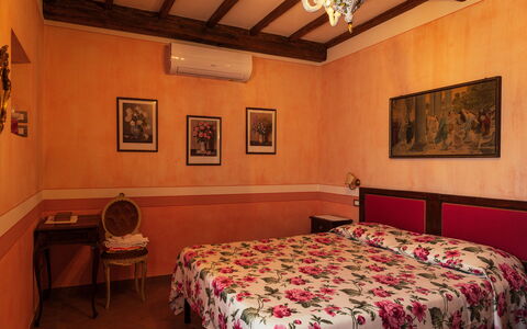 Il Roseto: Mur, Design Intérieur, Meubles, Chambre, Pièce, Drap De Lit, Lit, Cadre De Lit, Plafond, Cadre