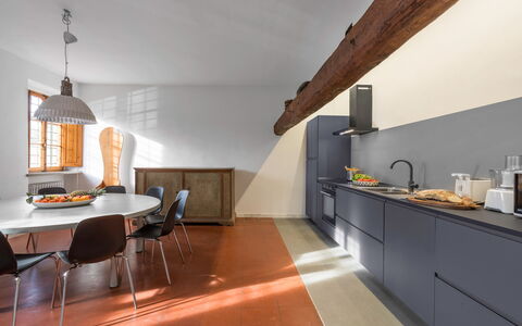 Il Villino Del Collezionista With Pool In Pistoia: Design Intérieur, Sol, Meubles, Cuisine, Bois, Comptoir, Plafond, Cabinetry, Sol, Éclairage