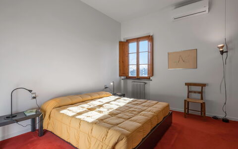 Il Villino Del Collezionista With Pool In Pistoia: Lit, Chambre, Design Intérieur, Meubles, Drap De Lit, Literie, Sol, Pièce, Sol, Linge