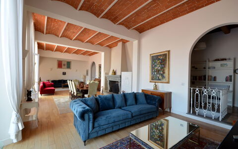 Villa Yvonne: Meubles, Design Intérieur, Sol, Canapé, Bois, Sol, Pièce, Plafond, Salon, Éclairage