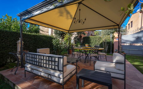 Ely Apartment In Villa, Wifi, Terricciola, Pisa: Meubles, Chaise, Mobilier De Jardin, Ombre, Tableau De Plein Air, Structure En Plein Air, Jardin, Patio, Table Cuisine Et Salle A Manger, Porche
