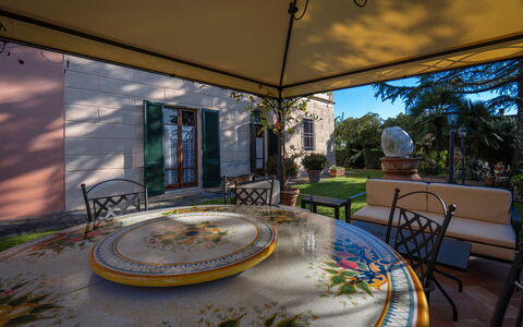 Ely Apartment In Villa, Wifi, Terricciola, Pisa: Porte, Pot De Fleur, Jardin, Ombre, Chaise, Biens, Plante D'Appartement, Cour, Aménagement Paysager, Conception