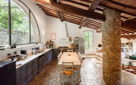 Villa Poggio La Croce: Meubles, Design Intérieur, Sol, Mur, Bois, Plafond, Sol, Cuisine, Domicile, Comptoir