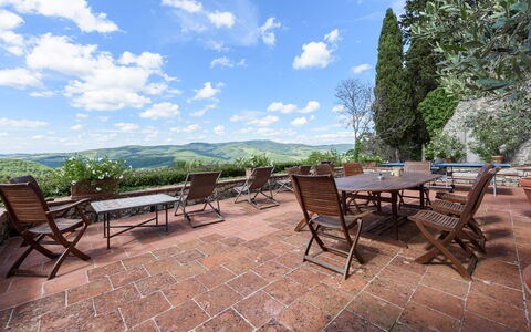 Villa Poggio La Croce: Colline, Paysage, Meubles, Mobilier De Jardin, Station De Montagne, Chaîne De Montagnes, Chaise, Vallée, Aménagement Paysager, Crête
