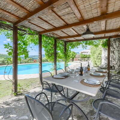 Villa Poggio La Croce: Meubles, Mobilier De Jardin, Chaise, Piscine, Tableau De Plein Air, Recours, Dalle, Eco Hôtel, Ombre, Table Cuisine Et Salle A Manger