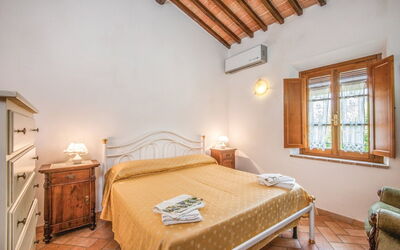 Crisalide: Meubles, Domicile, Sol, Plafond, Appartement, Lit, Recours, Hôtel, Chambre, Plante D'Appartement