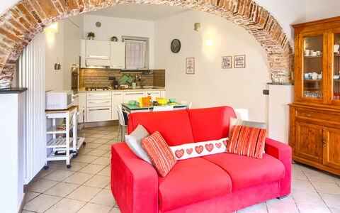 Ca Du Checcu: Meubles, Design Intérieur, Mur, Canapé, Sol, Plafond, Pièce, Table, Sol, Salon