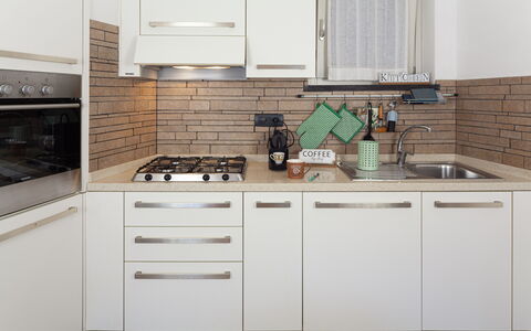 Ca Du Checcu: Cuisine, Appareil De Cuisine, Comptoir, Principaux Appliance, Cabinetry, Cuisinière, Électroménager, Le Fourneau, Bois, Design Intérieur