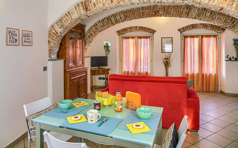 Ca Du Checcu: Meubles, Design Intérieur, Sol, Domicile, Plafond, Sol, Table, Pièce, Appartement, Salon