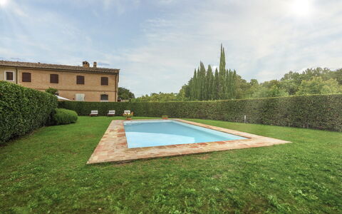 Villa Zambra: Lot Terre, Jardin, Pelouse, Piscine, Haie, Biens, Aménagement Paysager, Cour, Hacienda, Villa