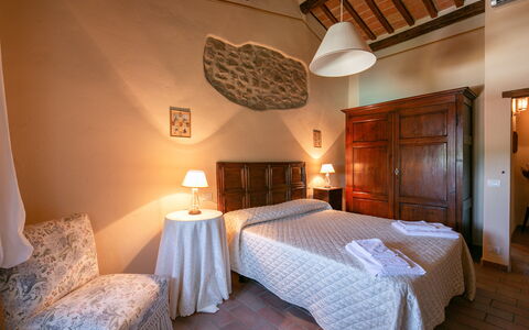 Villa Gelsi: Mur, Meubles, Chambre, Lit, Design Intérieur, Sol, Sol, Domicile, Cadre De Lit, Pièce