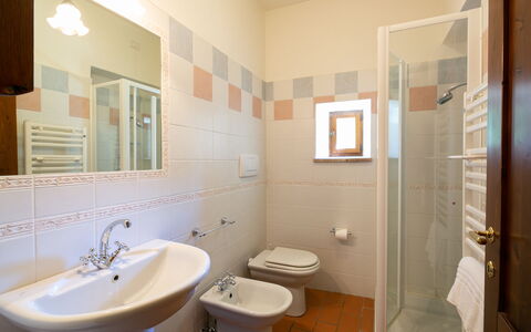 Villa Gelsi: Sol, Design Intérieur, Sol, Plafond, Pièce, Luminaire Plomberie, Salle De Bains, Tuile, Évier