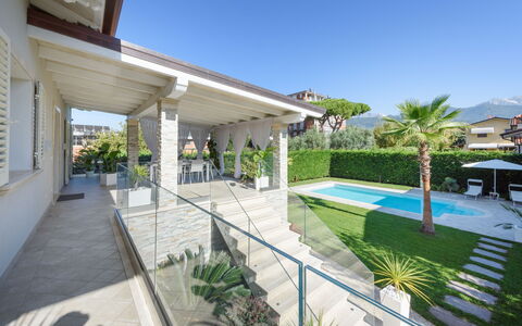 Villa Fiumetto: Zone Résidentielle, Domicile, Biens, Porche, Recours, Ombre, Piscine, Balcon, Hacienda, Villa