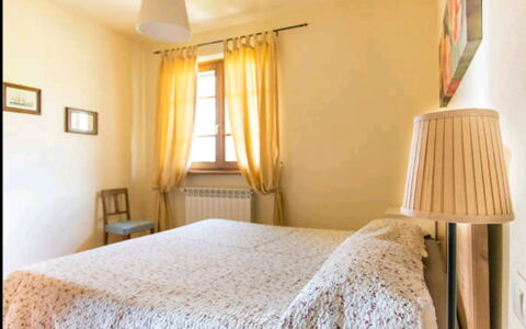 Villa Camaiore: Meubles, Lit, Design Intérieur, Mur, Chambre, Drap De Lit, Bois, Sol, Sol, Literie