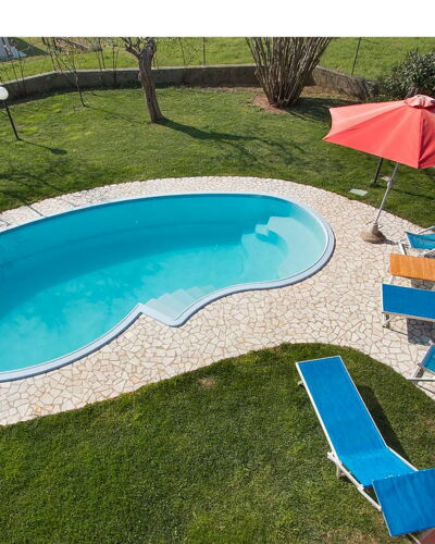 Villa Camaiore: Bleu, Piscine, Mobilier De Jardin, Recours, Composite, Eco Hôtel, Loisir, Hacienda, Balancelle, Ombre