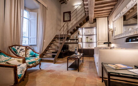 Stylish Apartment: Meubles, Design Intérieur, Sol, Sol, Canapé, Salon, Pièce, Plafond, Éclairage, Chaise