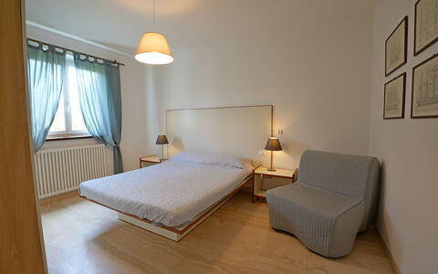 Villa Alex: Meubles, Design Intérieur, Mur, Sol, Chambre, Sol, Lit, Bois, Pièce, Drap De Lit