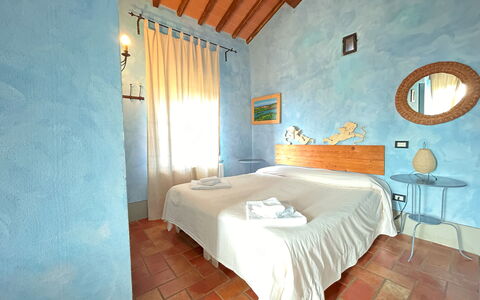 Appartamento La Torretta Di Pietra, Wifi, Perugia: Mur, Meubles, Design Intérieur, Sol, Sol, Piscine, Plafond, Hôtel, Recours, Chambre