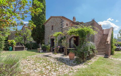 Appartamento Il Fienile Del Sole, Wifi, Perugia: Arbuste, Maison, Porte, Domicile, Biens, Jardin, Chalet, Brique, Aménagement Paysager