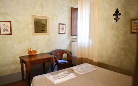 Appartamento Il Fienile Del Sole, Wifi, Perugia: Mur, Design Intérieur, Sol, Pièce, Cadre, Pot De Fleur, Tache De Bois, Linge, Plante D'Appartement, Dur