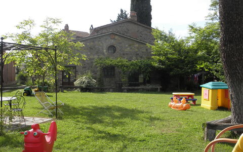 Appartamento Poggiolo, Wifi, Near Perugia: Jardin, Loisir, Arrière-Cour, Pelouse, Cour, Ombre, Enfant, Parc, Hacienda, Aménagement Paysager
