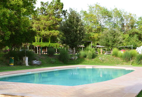 Appartamento Rustico, Wifi, Perugia: Piscine, Arbre, Recours, Ombre, Jardin, Mobilier De Jardin, Loisir, Arrière-Cour, Aménagement Paysager, Caractéristique De L'Eau