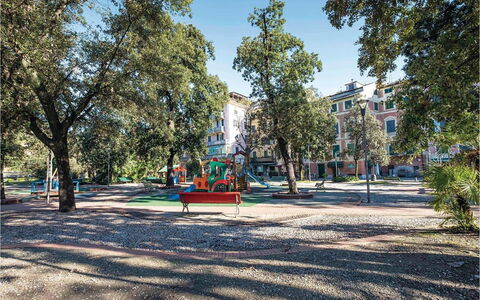 Casa Camuri - Levanto: Jour, Arbre, Ville, Espace Public, Quartier, Zone Résidentielle, Design Urbain, Établissements Humains, Appartement, Printemps