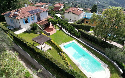 Villa Corsanico: Piscine, Zone Résidentielle, Maison, Toit, Établissements Humains, Domicile, Recours, Biens, Jardin, Eco Hôtel